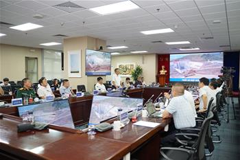 Tổng kết công tác phối hợp, chỉ đạo, thi công tháo dỡ đê quây và kênh vào cửa lấy nước dự án Nhà máy Thủy điện Hòa Bình mở rộng