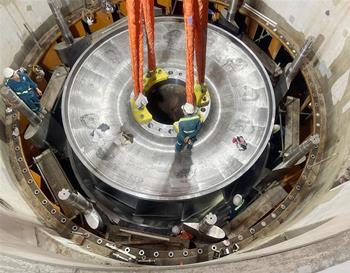 Hạ đặt thành công bánh xe công tác 110 tấn tại dự án Nhà máy Thủy điện Hòa Bình mở rộng