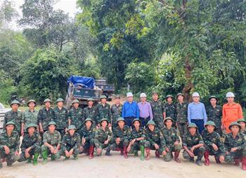 Đường dây 500kV Lào Cai – Vĩnh Yên: Chủ tịch HĐTV EVN kiểm tra công trường, thăm lực lượng Quân khu 2 đang hỗ trợ thi công