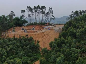 Gấp rút lắp cột thép tuyến 500kV Lào Cai - Vĩnh Yên trước mùa mưa